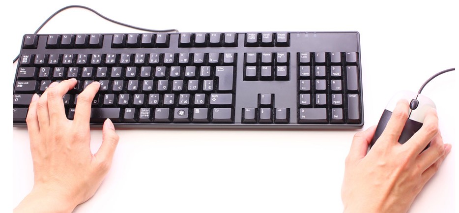 パソコンのキーボードとマウス